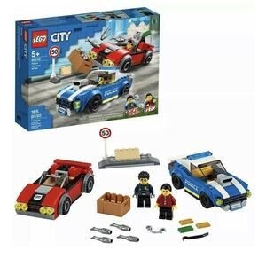 New LEGO City Set #60242 Police Highway Arrest w/ Duke Detain & Vito 185 pcs.